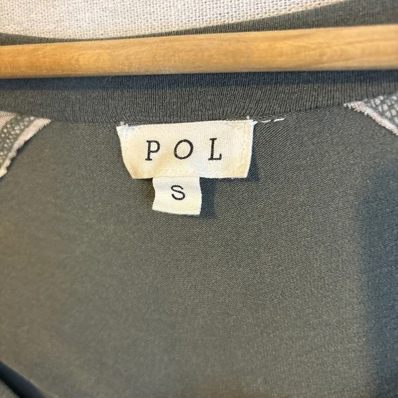 POL Womens Shirt Top‎ Small Green Camo Animal Print Oversized V-Neck Stretch - Picture 5 of 7